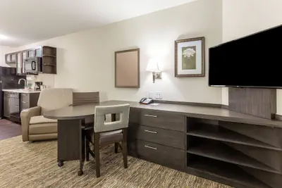 Photo 3 - Candlewood Suites Davenport by IHG