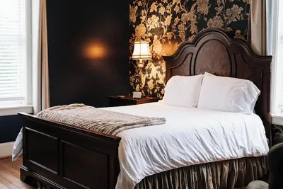 Photo 2 - Grand Lux Inn
