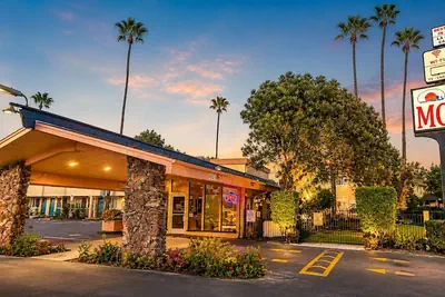 Photo 2 - Valli Hi Motel