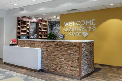 Photo 4 - Hampton Inn Camden
