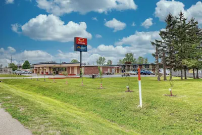 Photo 2 - Econo Lodge Neenah