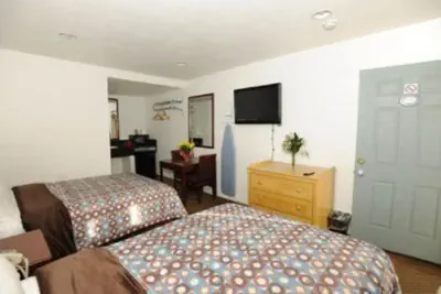 Photo 5 - Victoria Motel