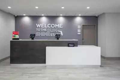 Photo 3 - Hampton Inn Dunedin