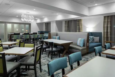 Photo 4 - Hampton Inn Dunedin