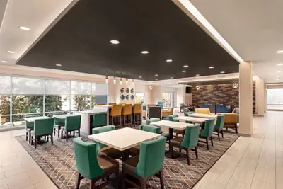 Photo 3 - La Quinta Inn & Suites by Wyndham Clovis CA