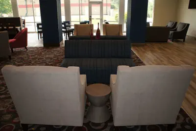 Photo 3 - La Quinta Inn & Suites by Wyndham Bloomington