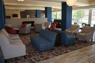 Photo 4 - La Quinta Inn & Suites by Wyndham Bloomington