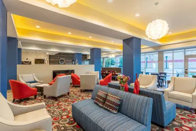 Photo 5 - La Quinta Inn & Suites by Wyndham Bloomington