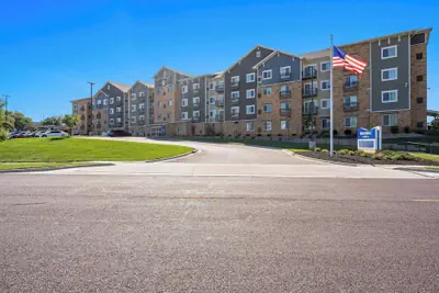 Photo 2 - WaterWalk Extended Stay by Wyndham Kansas City - Overland Pk