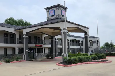 Photo 2 - Express Inn Tomball