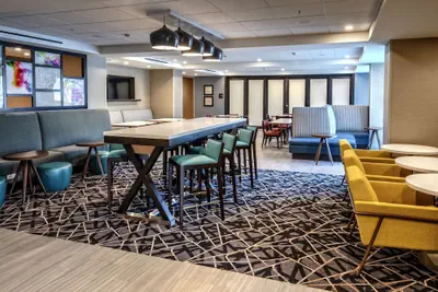 Photo 5 - Hampton Inn Fresno Airport