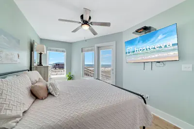 Photo 5 - Boardwalk Condos by Hosteeva