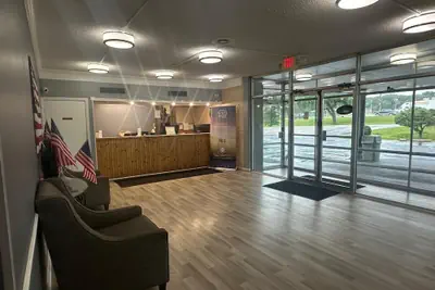 Photo 4 - Americas Best Value Inn Rockford
