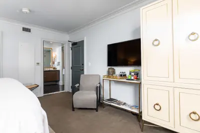 Photo 5 - John Hand Club Hotel