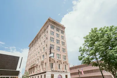 Photo 2 - The Esquire Hotel Downtown Gastonia, an Ascend Collection Hotel