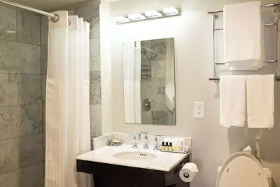 Photo 3 - The Esquire Hotel Downtown Gastonia, an Ascend Collection Hotel