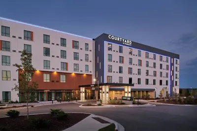 Photo 2 - Courtyard by Marriott Petoskey at Victories Square