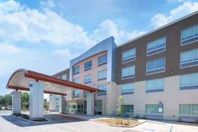Photo 2 - Holiday Inn Express & Suites Chico by IHG