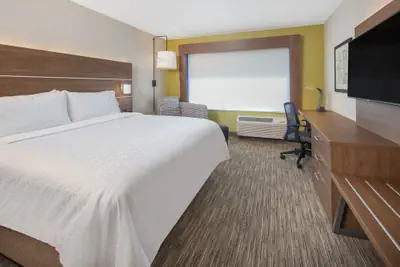 Photo 5 - Holiday Inn Express & Suites Chico by IHG