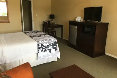 Photo 5 - Ambassador Inn And Suites