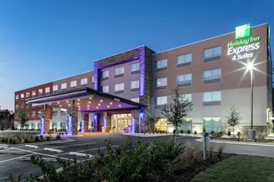Photo 2 - Holiday Inn Express & Suites Wilmington West - Medical Park by IHG