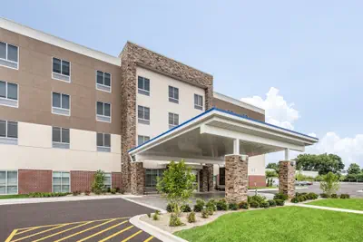 Photo 2 - Holiday Inn Express & Suites Ottawa by IHG