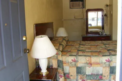 Photo 3 - Sky Ranch Inn
