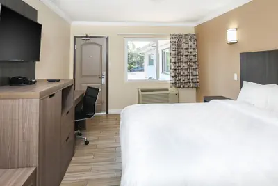 Photo 4 - Sea Rock Inn - Long Beach