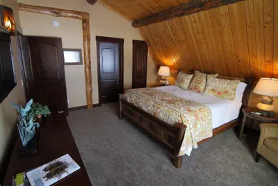 Photo 4 - Fin and Feather Inn