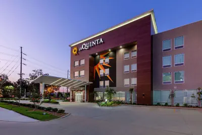 Photo 2 - La Quinta Inn & Suites by Wyndham Lafayette Oil Center