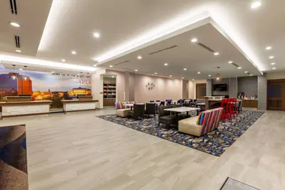 Photo 3 - La Quinta Inn & Suites by Wyndham Lafayette Oil Center