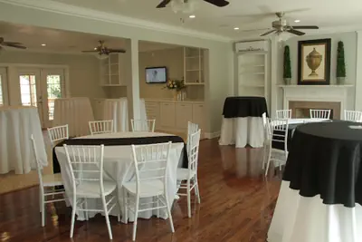 Photo 3 - The Oaks Bed and Breakfast