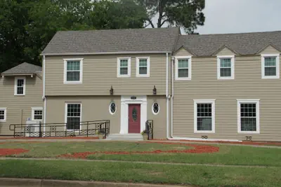 Photo 2 - The Oaks Bed and Breakfast