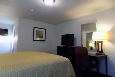 Photo 4 - Budget Inn