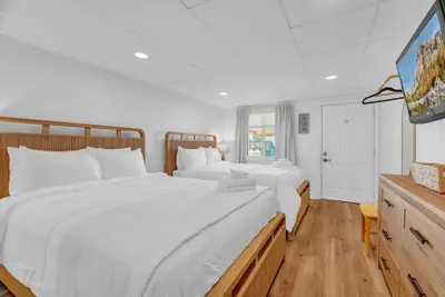Photo 3 - Island View Motel