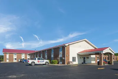 Photo 2 - Econo Lodge Inn & Suites Escanaba North