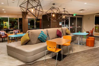 Photo 4 - Home2 Suites by Hilton Bakersfield