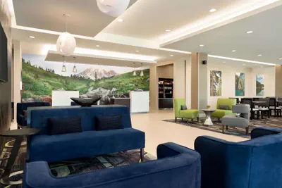 Photo 3 - La Quinta Inn & Suites by Wyndham Burlington