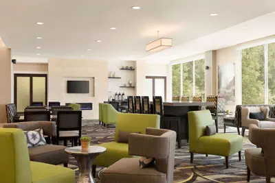 Photo 4 - La Quinta Inn & Suites by Wyndham Burlington