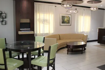 Photo 3 - Horizon Inn & Suites - Pearsall