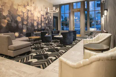 Photo 2 - Harlow Hotel