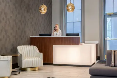 Photo 4 - Harlow Hotel