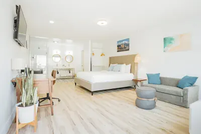 Photo 2 - The Belmont Shore Inn