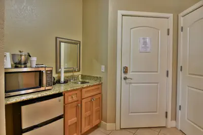 Photo 5 - Unit 411b 1bd/ 1ba Efficiency Condo 1 Bedroom Condo by RedAwning