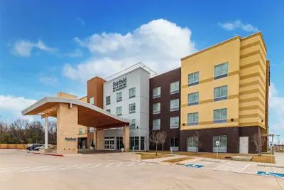 Photo 2 - Fairfield Inn & Suites by Marriott Gainesville I-35