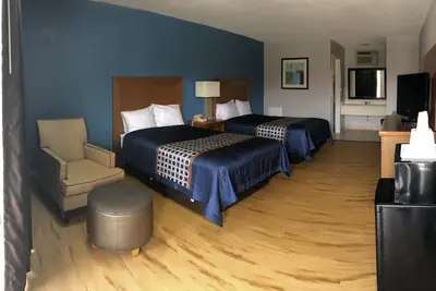 Photo 4 - Relax Inn
