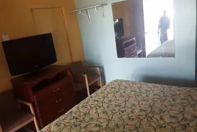 Photo 4 - Guest Host Motel