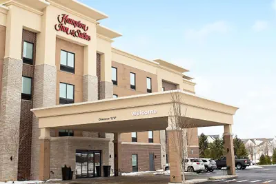 Photo 2 - Hampton Inn & Suites Dundee