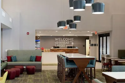 Photo 4 - Hampton Inn & Suites Dundee