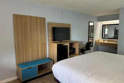 Photo 2 - Days Inn by Wyndham Charlotte University